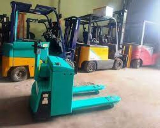 xe-nang-tay-komatsu Xe Nâng Tay Komatsu Có Đặc Điểm Gì?