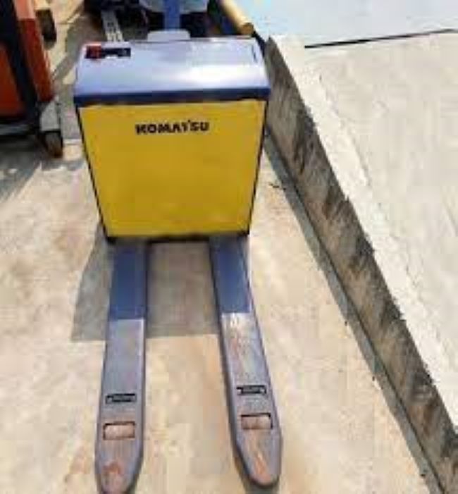 xe-nang-tay-komatsu Xe Nâng Tay Komatsu Có Đặc Điểm Gì?